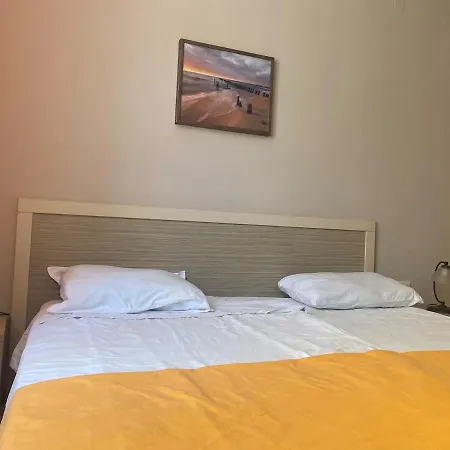 Apartman Bright, Central, 1-bed With Pool View Napospart