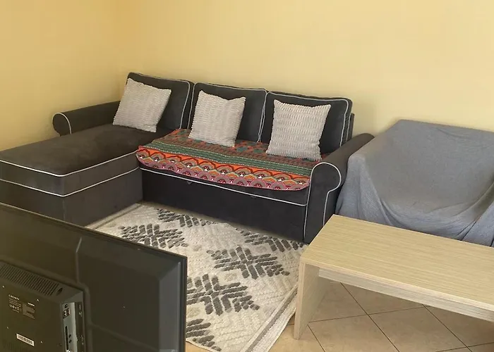 Bright, Central, 1-bed With Pool View Apartman