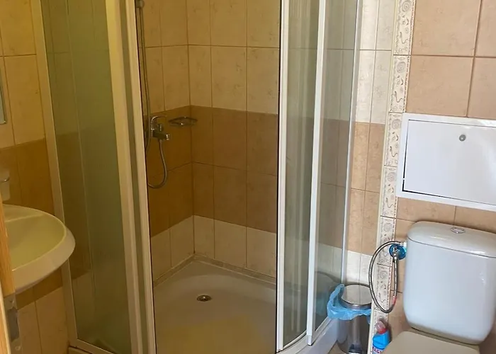 Bright, Central, 1-bed With Pool View Apartman Napospart