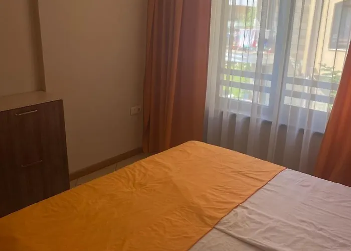 Bright, Central, 1-bed With Pool View Apartman Napospart