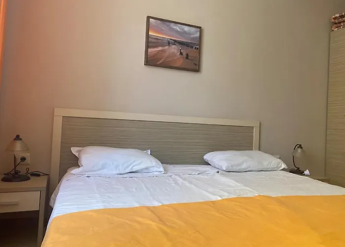 Apartman Bright, Central, 1-bed With Pool View Napospart