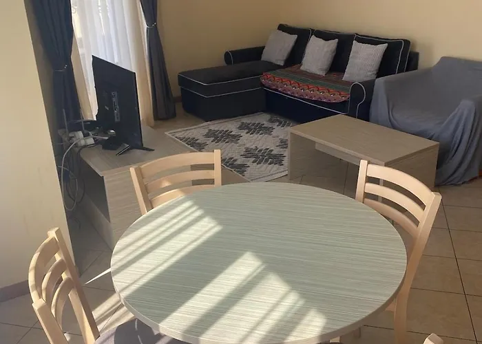 Bright, Central, 1-bed With Pool View Apartman Napospart