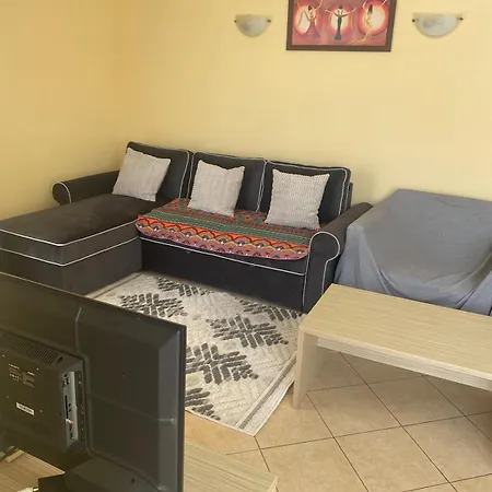 Bright, Central, 1-bed With Pool View Apartment