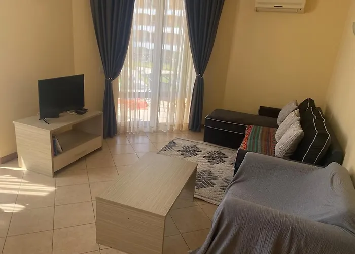Bright, Central, 1-bed With Pool View Apartment